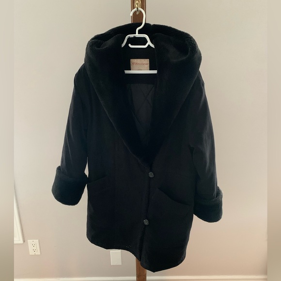 CLASSIQUE OUTERWEAR | Vintage  Coat with Faux Fur Trim. - Picture 1 of 10